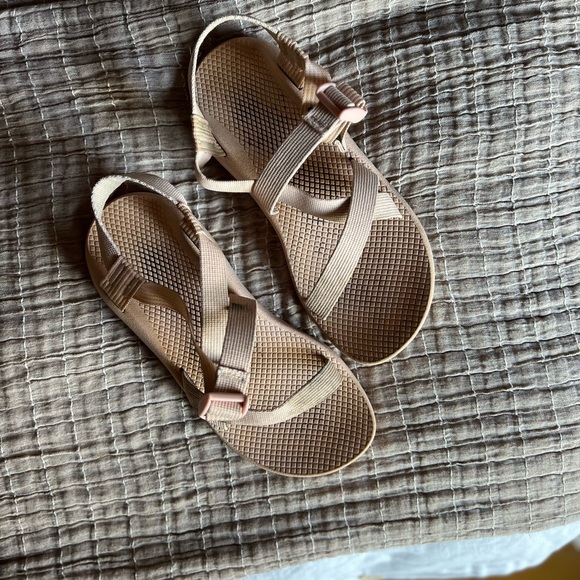 Women’s Pale Pink Chaco’s! - Picture 2 of 5